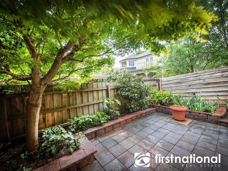 2/32 Langmore Lane, Berwick VIC 3806