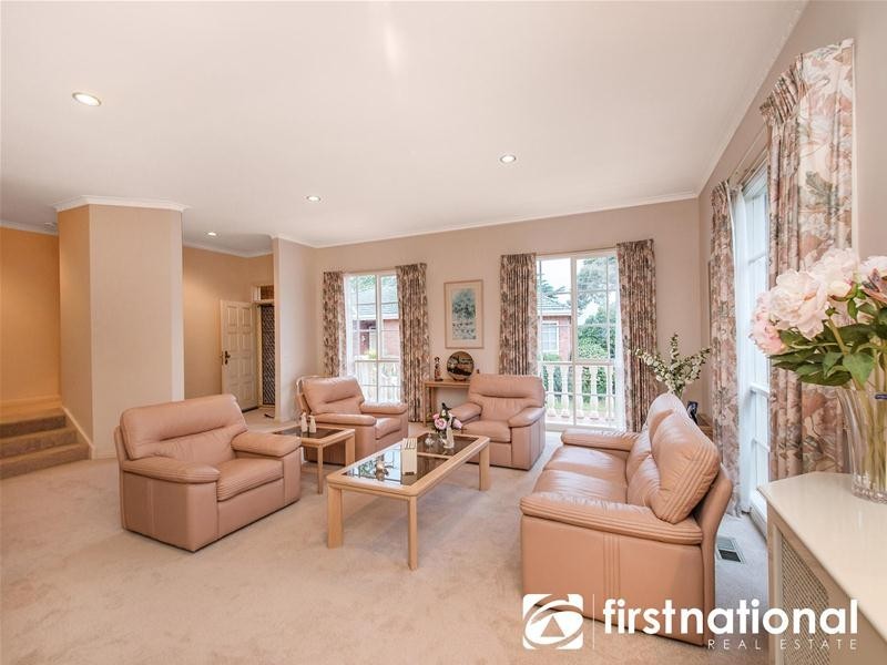 2/32 Langmore Lane, Berwick VIC 3806