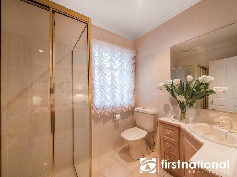 2/32 Langmore Lane, Berwick VIC 3806