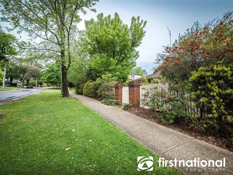 2/32 Langmore Lane, Berwick VIC 3806