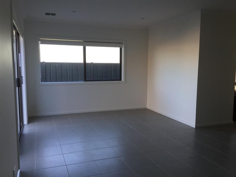 7/23 Atlantic Drive, Pakenham VIC 3810