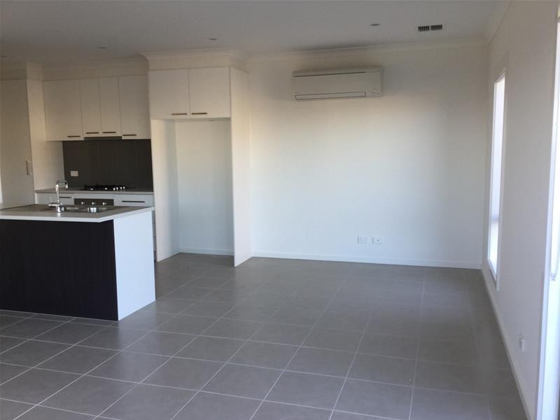 7/23 Atlantic Drive, Pakenham VIC 3810