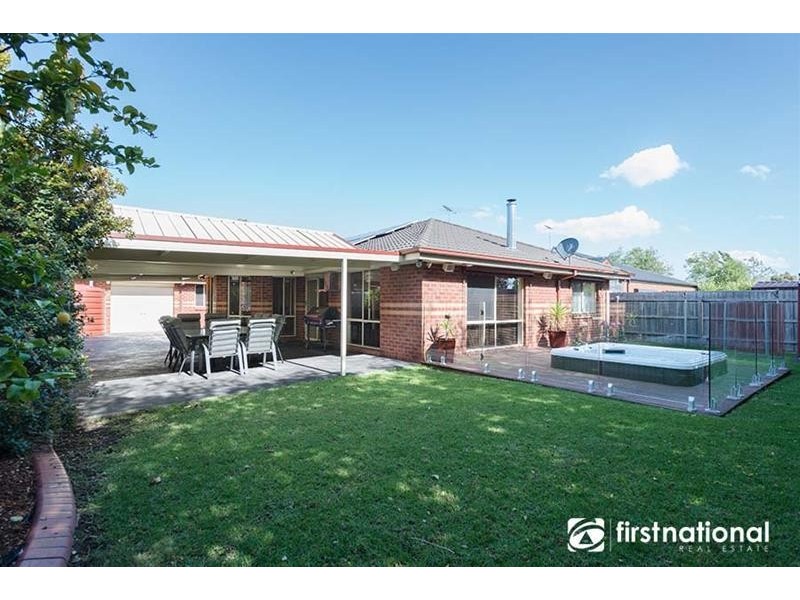 2 McIlwraith Court, Berwick VIC 3806