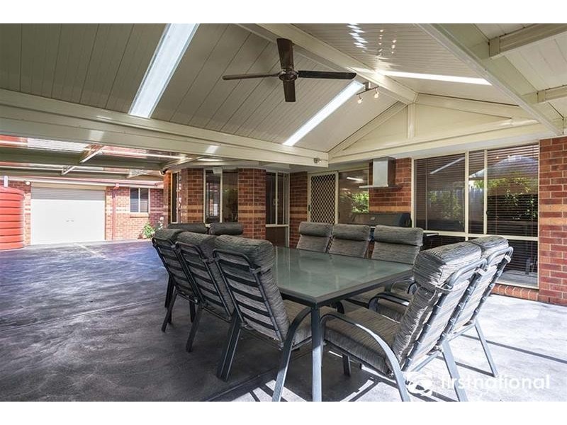 2 McIlwraith Court, Berwick VIC 3806