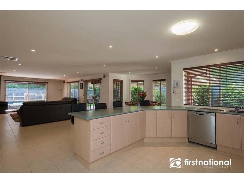 2 McIlwraith Court, Berwick VIC 3806