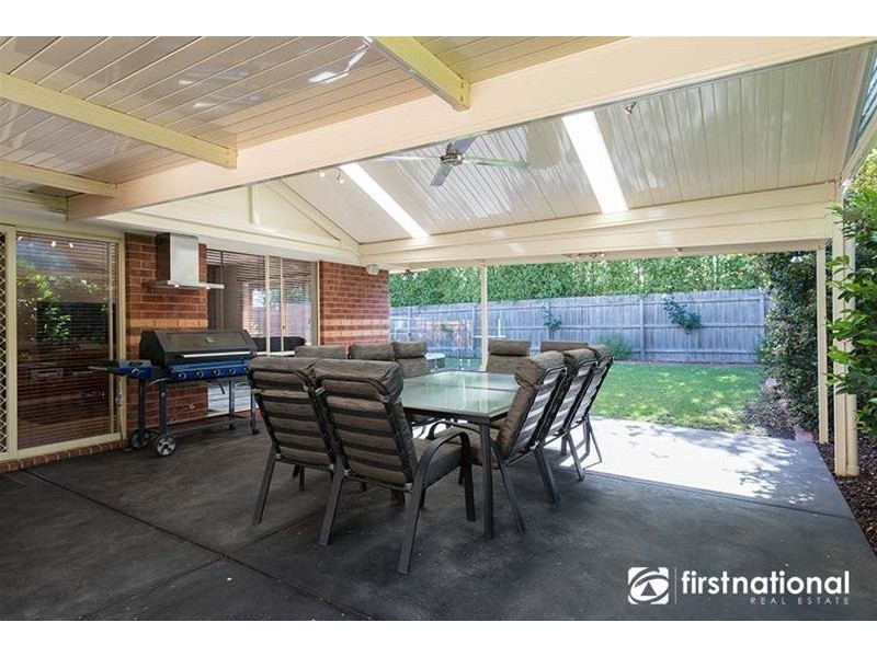 2 McIlwraith Court, Berwick VIC 3806