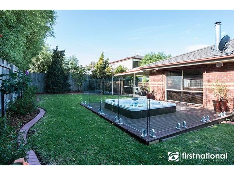 2 McIlwraith Court, Berwick VIC 3806