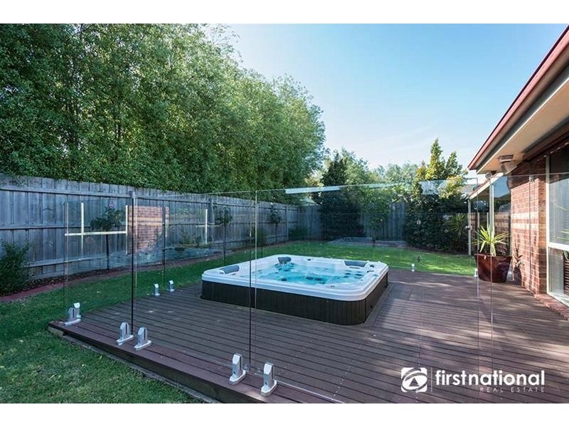 2 McIlwraith Court, Berwick VIC 3806