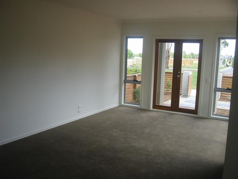 2 Manna Row, Officer VIC 3809