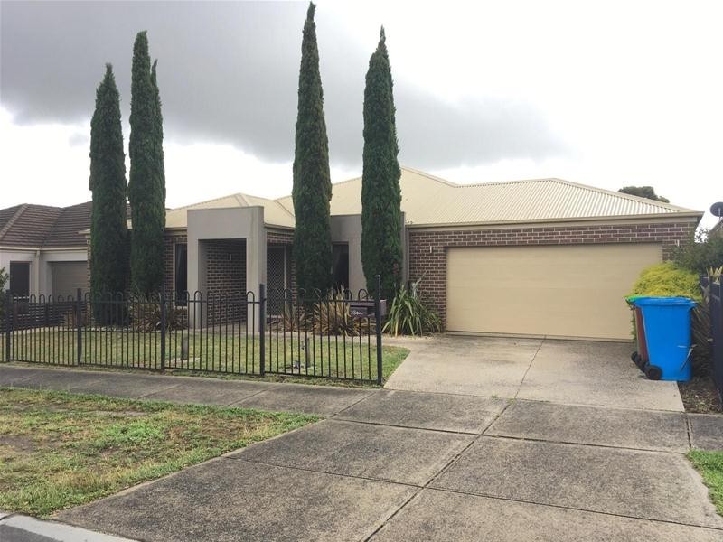 38 Golden Grove Drive, Narre Warren South VIC 3805