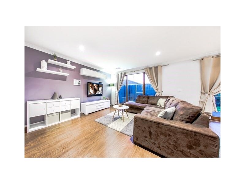 9 Fleuve Rise, Clyde North VIC 3978