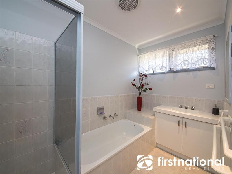 52 Amber Crescent, Narre Warren VIC 3805