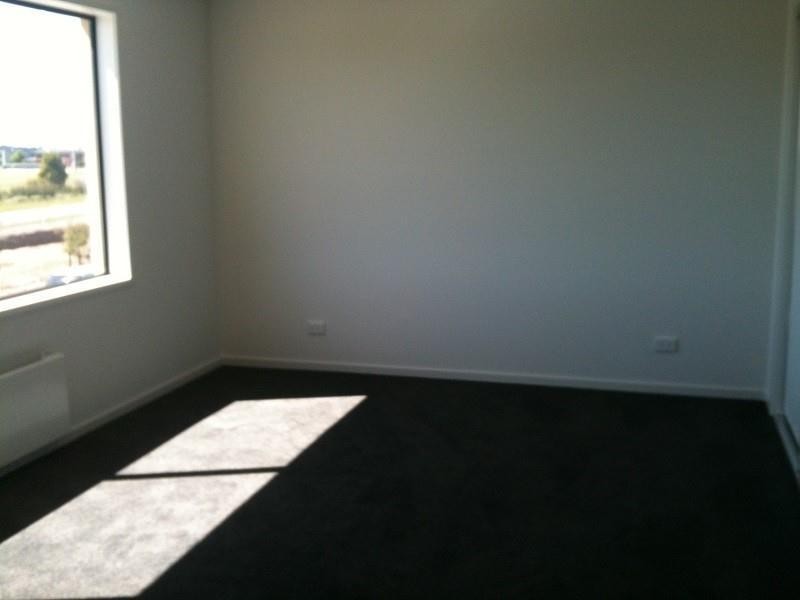 39 Hammond Crescent, Officer VIC 3809