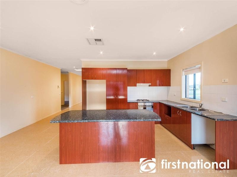 9 Colonial Way, Pakenham VIC 3810