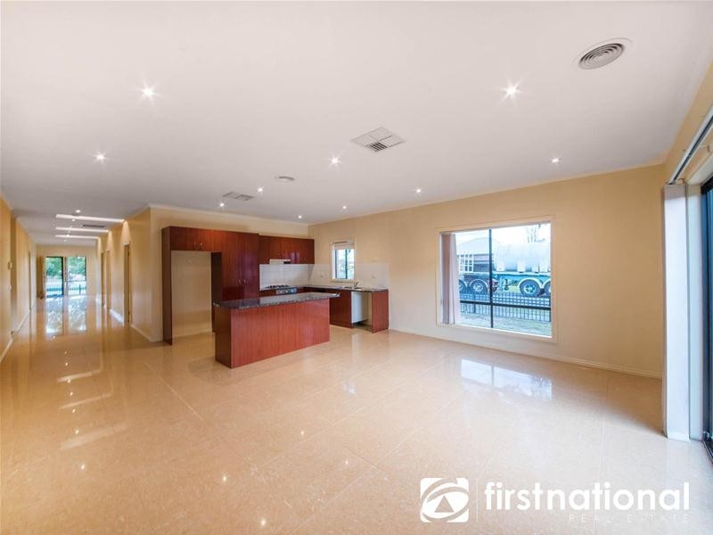 9 Colonial Way, Pakenham VIC 3810