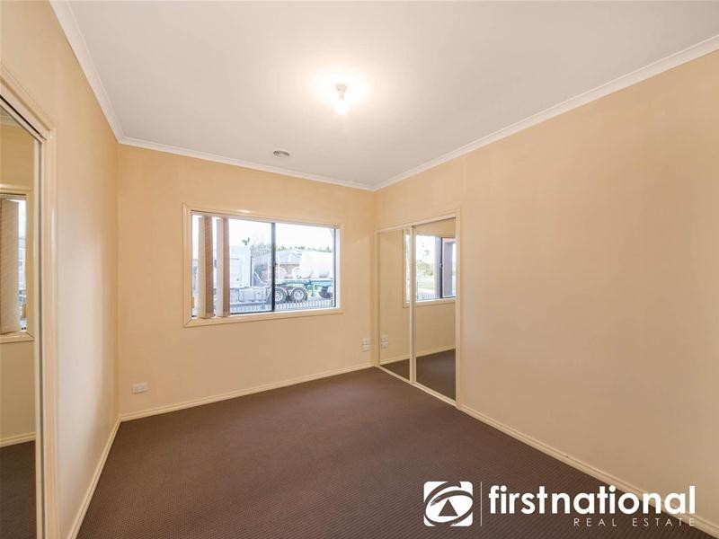 9 Colonial Way, Pakenham VIC 3810
