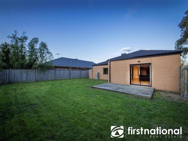 9 Colonial Way, Pakenham VIC 3810