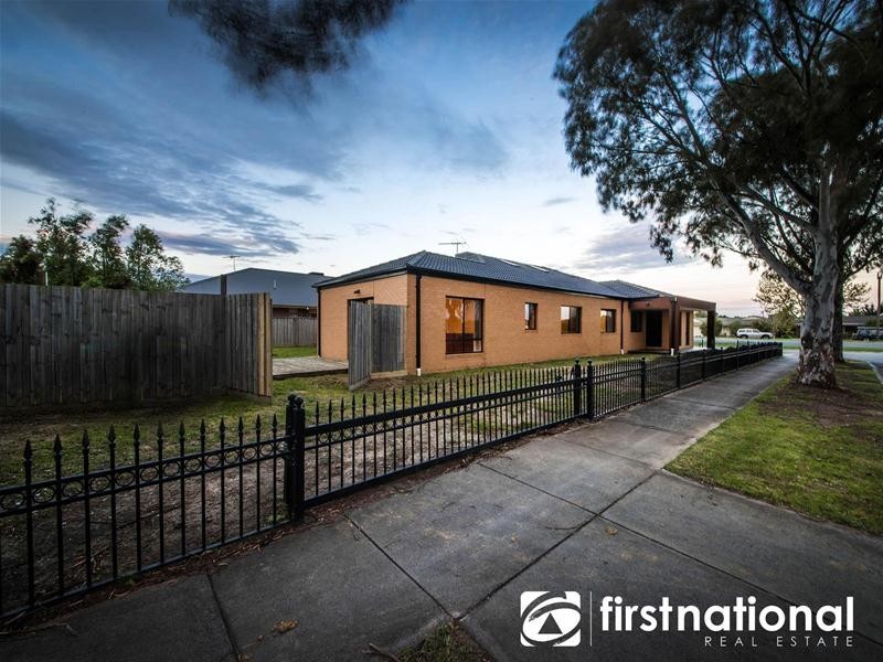9 Colonial Way, Pakenham VIC 3810