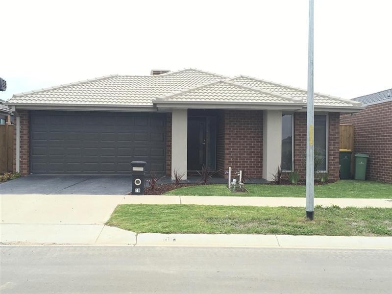 10 Eloise Circuit, Officer VIC 3809