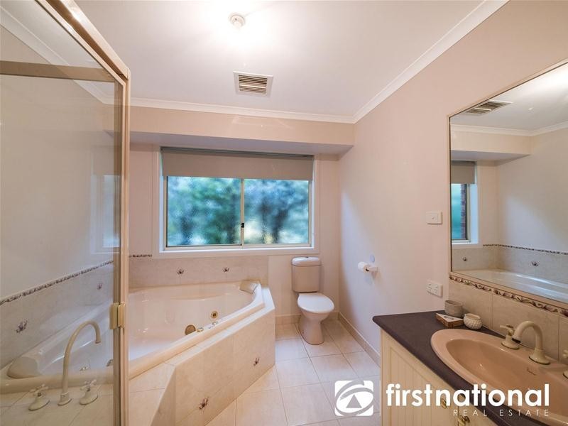 11 Camelia Way, Pakenham VIC 3810