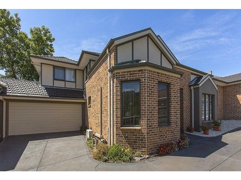 2/59 Lyall Road, Berwick VIC 3806