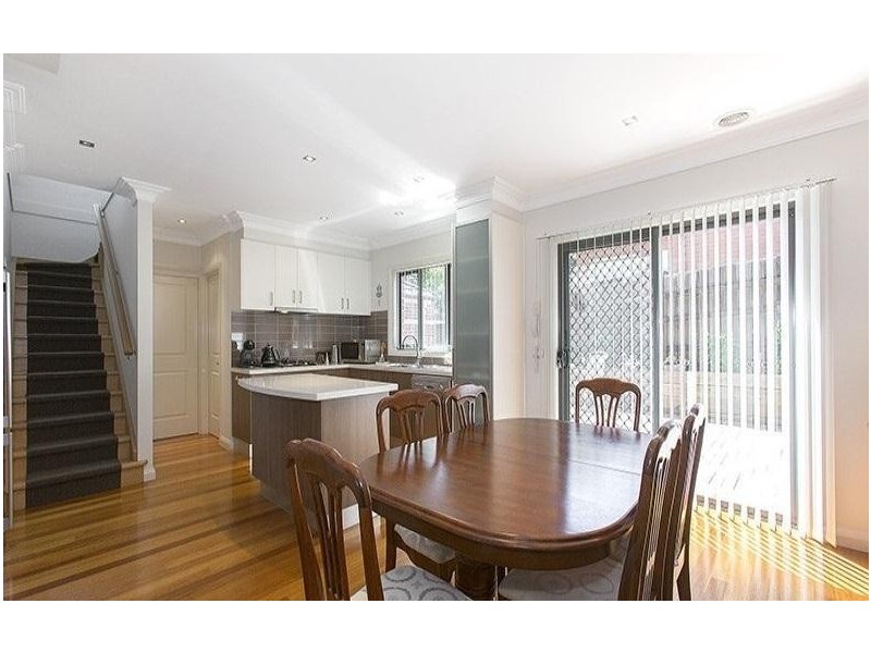 2/59 Lyall Road, Berwick VIC 3806