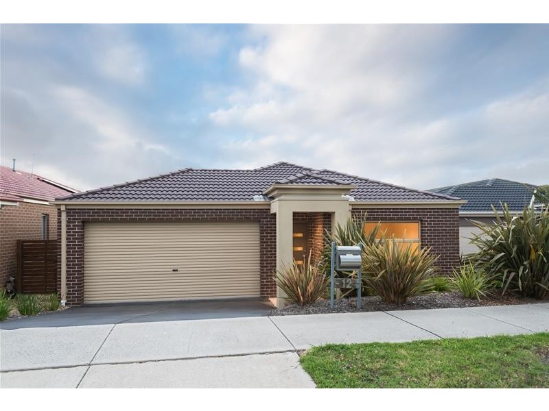 12 Superior Waters, Pakenham VIC 3810