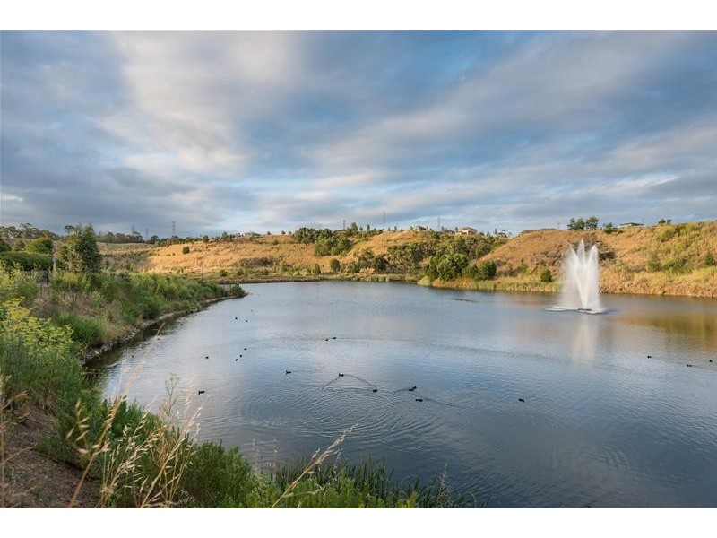 12 Superior Waters, Pakenham VIC 3810