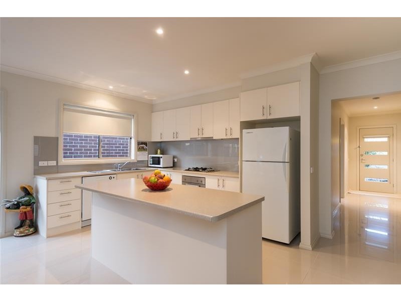 12 Superior Waters, Pakenham VIC 3810