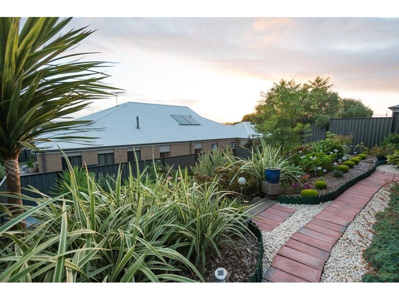 12 Superior Waters, Pakenham VIC 3810