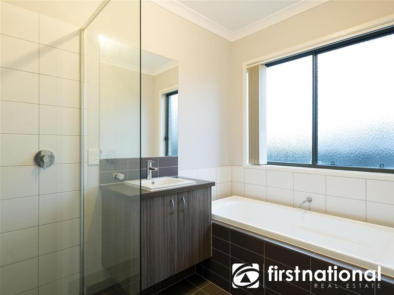 26 Bonneville Parade, Pakenham VIC 3810