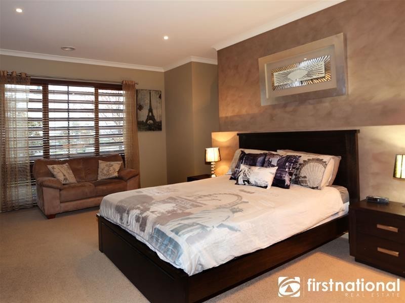 24 Montpelier Drive, Berwick VIC 3806