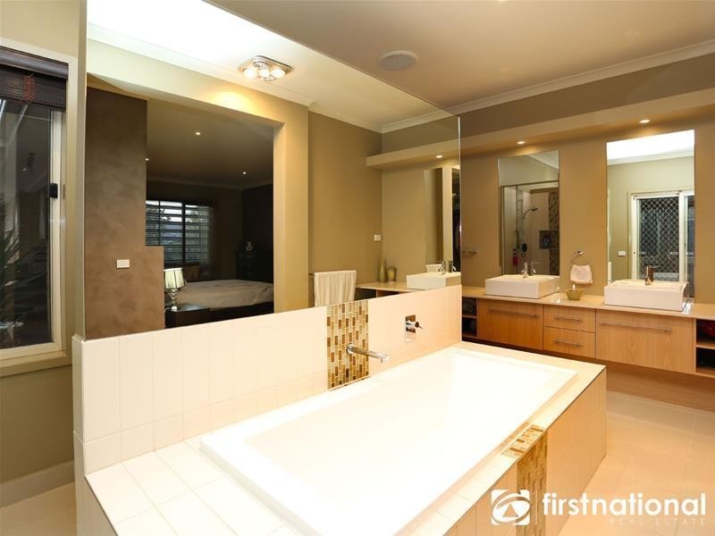 24 Montpelier Drive, Berwick VIC 3806