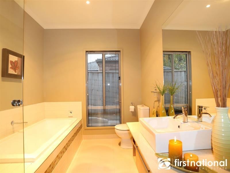 24 Montpelier Drive, Berwick VIC 3806