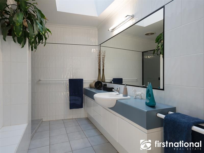 15 Caravelle Court, Berwick VIC 3806