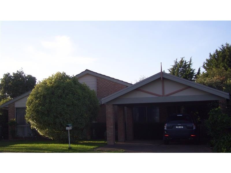 24 Fleetwood Drive, Narre Warren VIC 3805