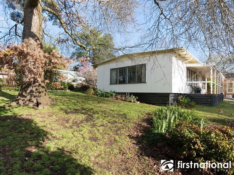 8 Rutland Road, Berwick VIC 3806