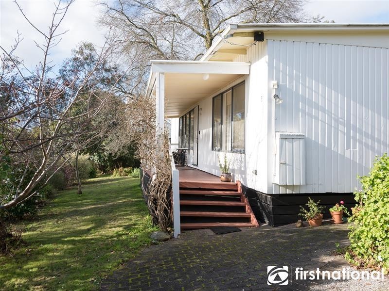 8 Rutland Road, Berwick VIC 3806