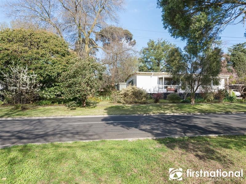 8 Rutland Road, Berwick VIC 3806