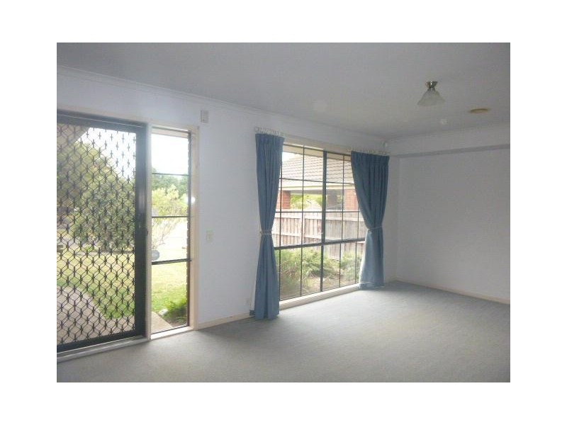 15 Artists Crescent, Narre Warren South VIC 3805