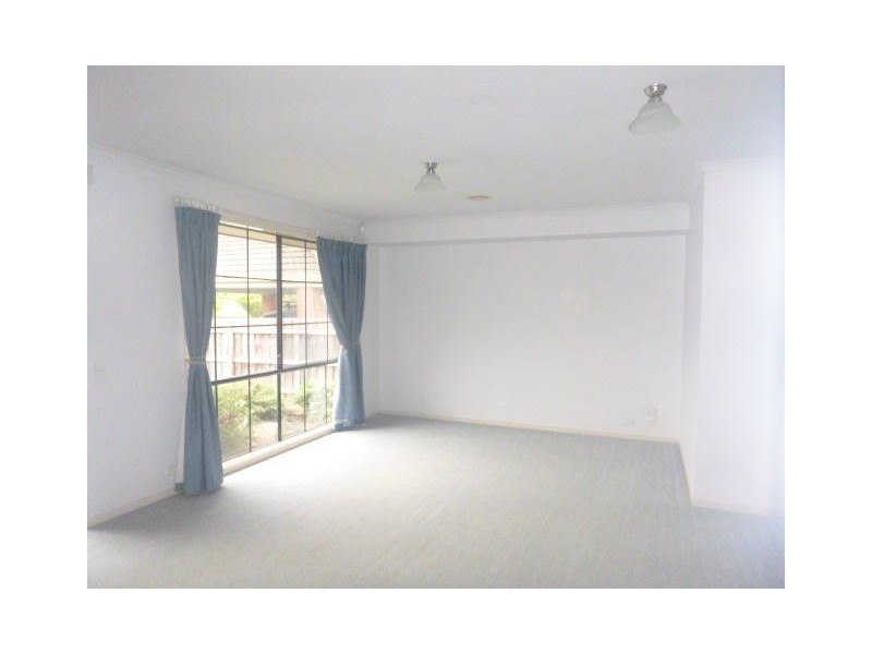 15 Artists Crescent, Narre Warren South VIC 3805