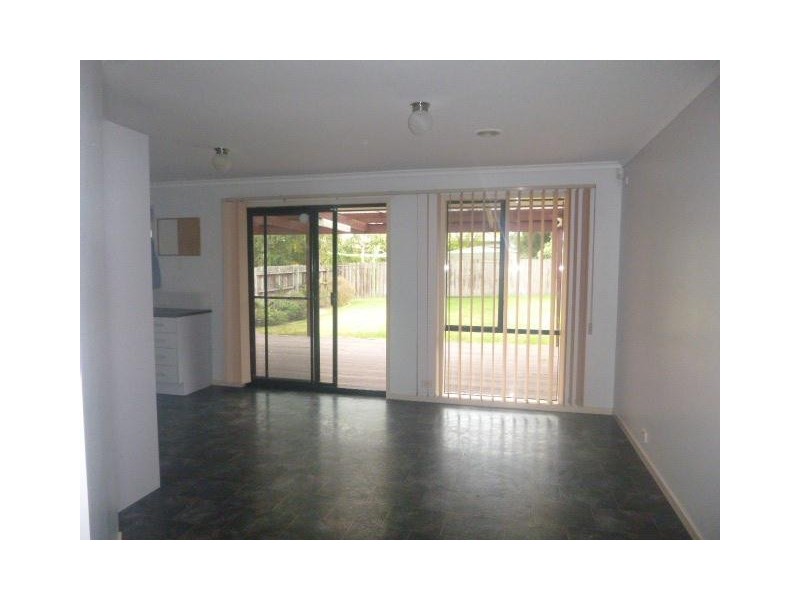 15 Artists Crescent, Narre Warren South VIC 3805