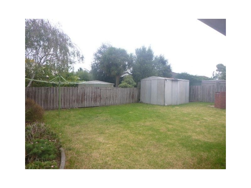 15 Artists Crescent, Narre Warren South VIC 3805