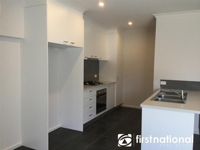 42/23 Atlantic Drive, Pakenham VIC 3810