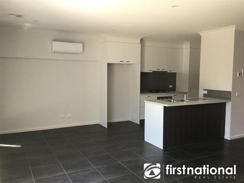 42/23 Atlantic Drive, Pakenham VIC 3810