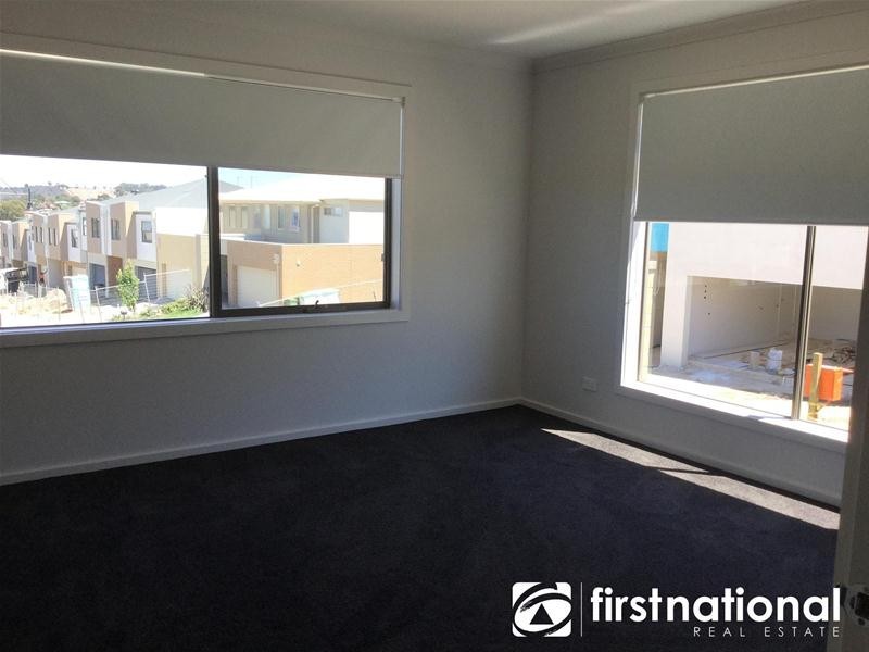 42/23 Atlantic Drive, Pakenham VIC 3810