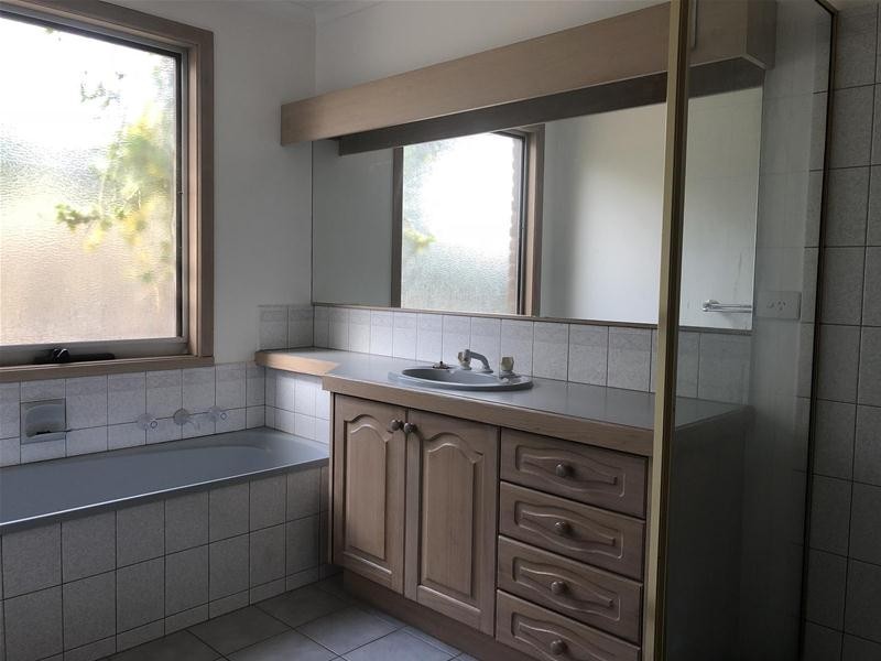 5 Mary Court, Berwick VIC 3806