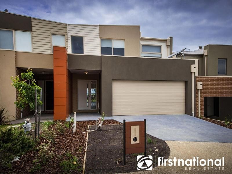 31/23 Atlantic Drive, Pakenham VIC 3810