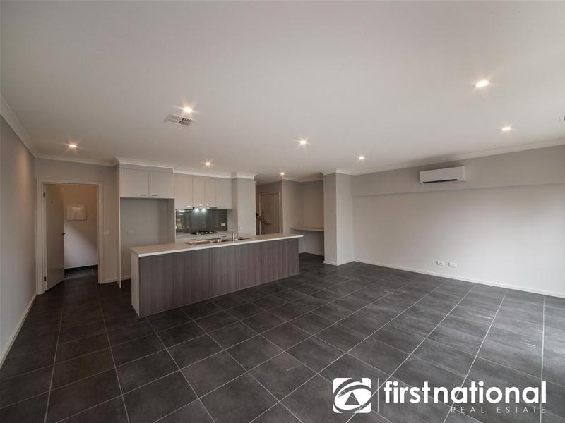 31/23 Atlantic Drive, Pakenham VIC 3810