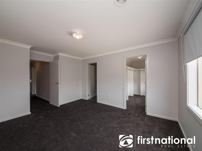 31/23 Atlantic Drive, Pakenham VIC 3810